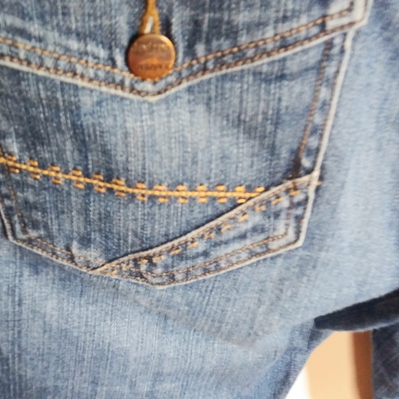 Levis denizen capris size 8 - Picture 4 of 5